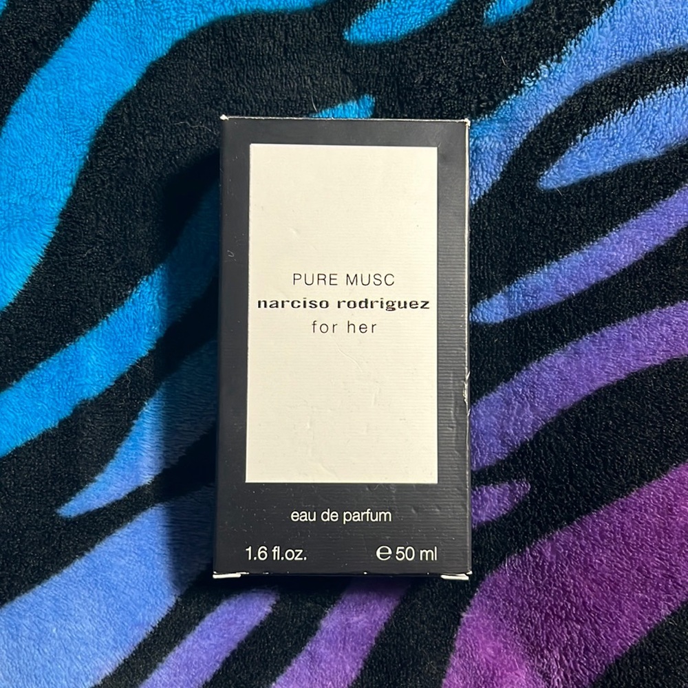 Bought from Sephora, scent was not for me. Willing to trade!